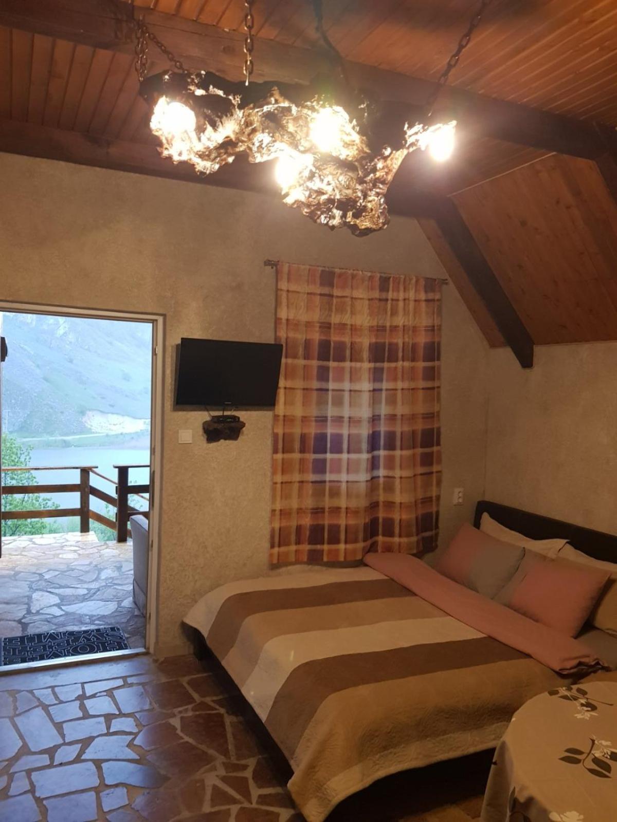 Detached House Milivoje Hotel Poscenje Luaran gambar
