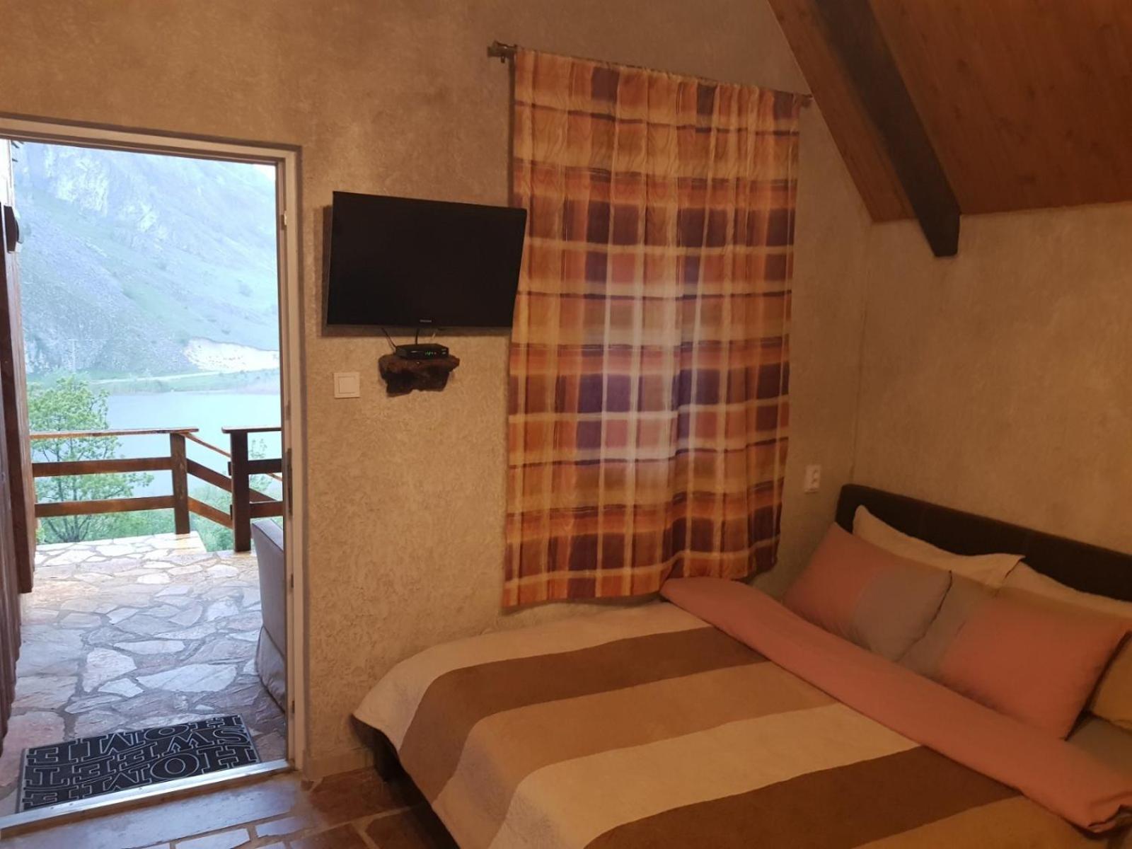 Detached House Milivoje Hotel Poscenje Luaran gambar
